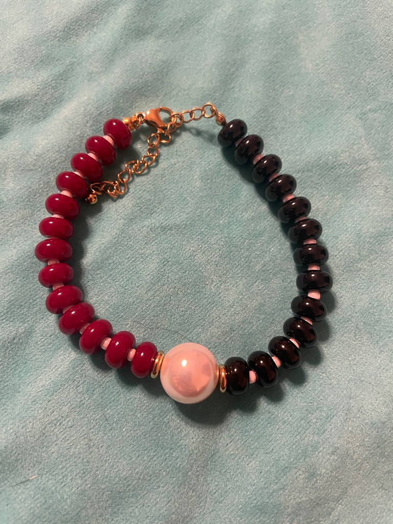 Jbloom Stylish Two-Tone Beaded Bracelet With Pearl Accent - Red & Black